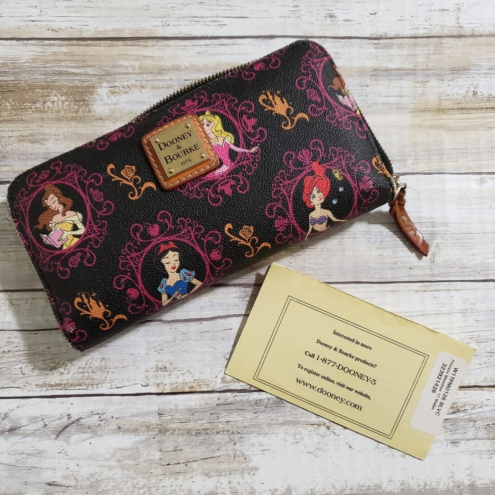 '17 Disney Half Princess Marathon Dooney Wallet